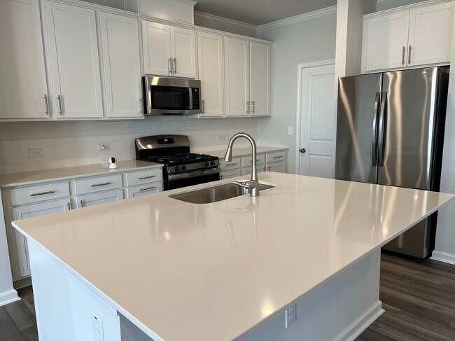 Foto del edificio - 5711 Woodlawn Dr