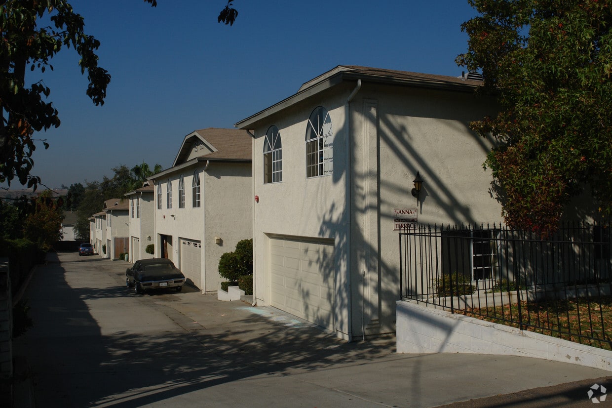 Primary Photo - 2560 Bancroft Dr