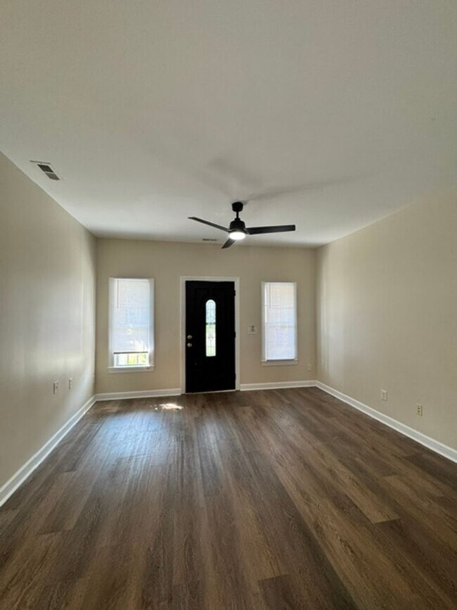 Building Photo - 150 Raye Dr