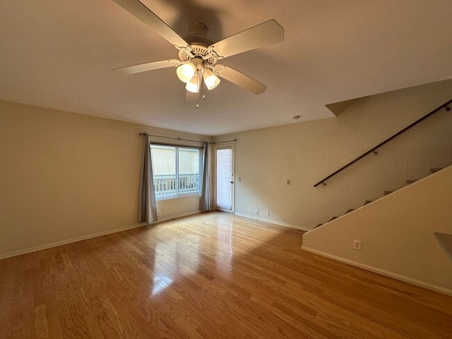 Building Photo - Great 1B/1BA w/ Garage, Loft Space & Amenities!