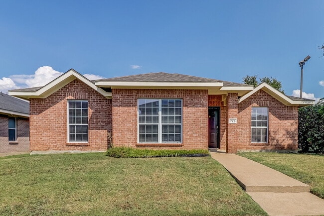 Building Photo - 720 Duke Dr