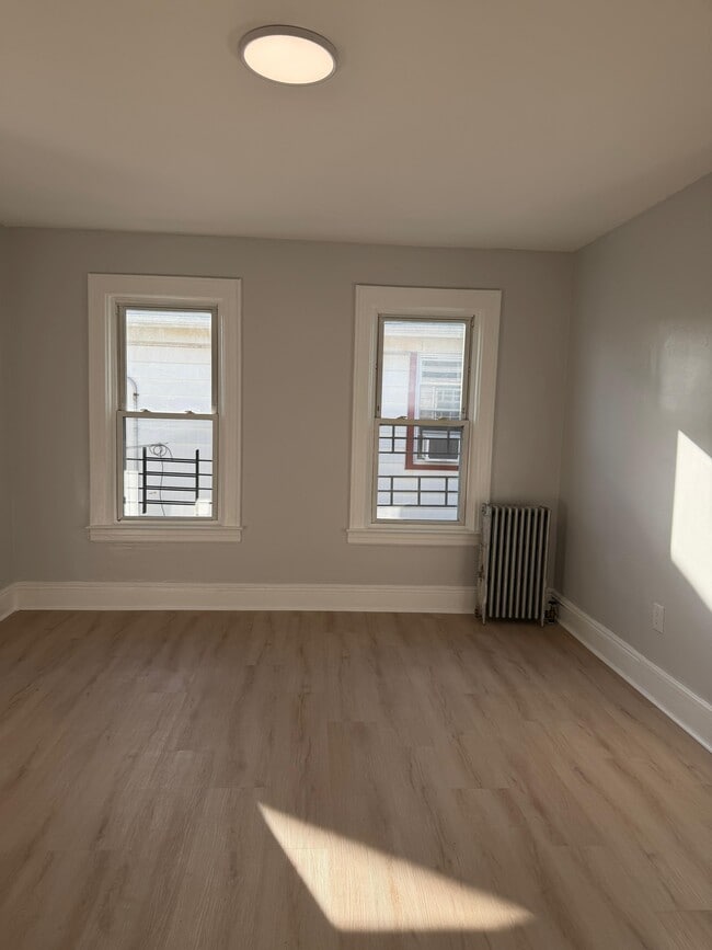 Foto del edificio - 8715 Sutter Ave