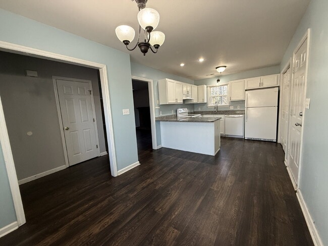 Foto del edificio - Charming 3-Bed, 2-Bath Home-106 Skipping Stone Lane