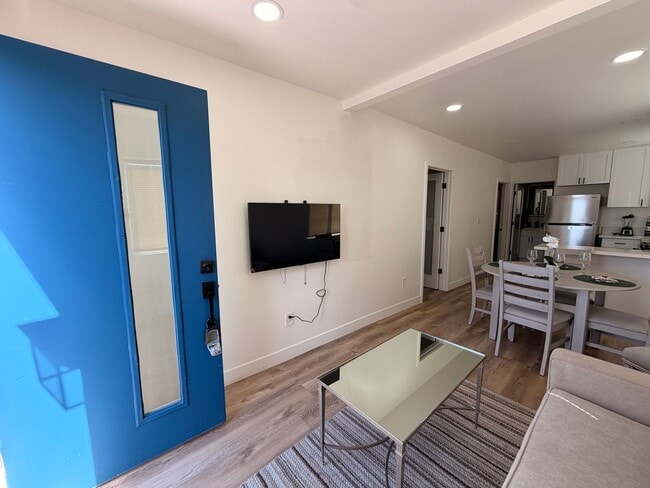 Building Photo - 1830-36 Newton Ave