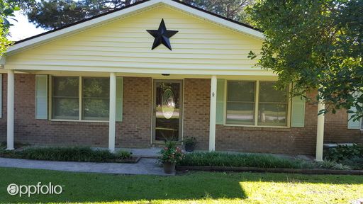 Primary Photo - 40 Cherokee Dr