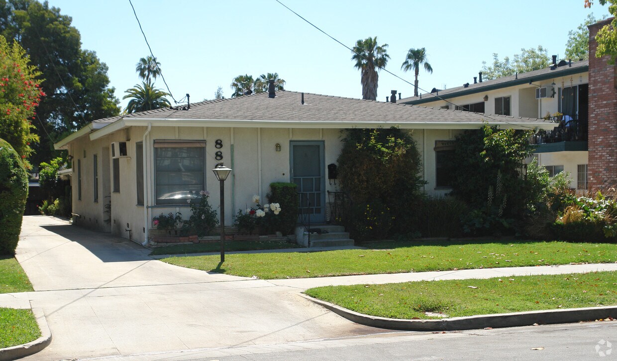 Primary Photo - 880 Magnolia Ave