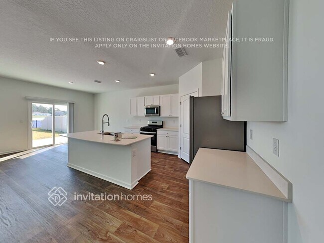 Foto del edificio - 674 Orellana Rd