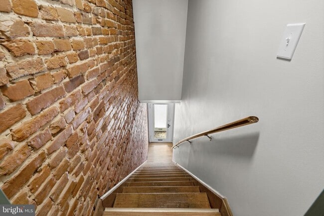 Building Photo - 1305 Light St