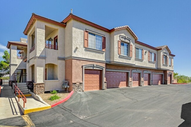 Building Photo - Pacific Crest