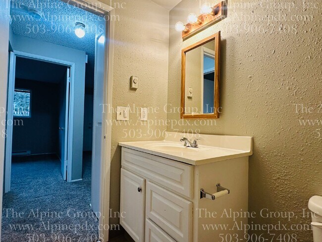 Building Photo - 2 Bed Multiplex in Beaverton with Spacious...