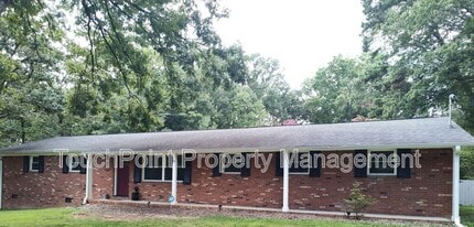 Building Photo - 303 Cedarwood Ln