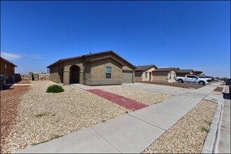 Building Photo - 741 Nuevo Desierto Dr