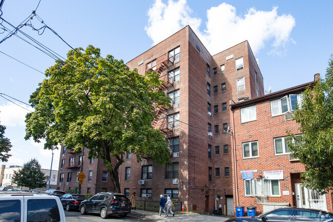Building Photo - 9711 63rd Dr