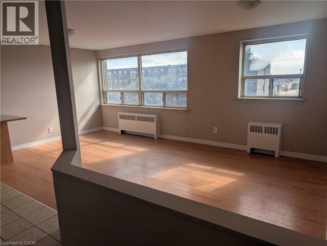 Building Photo - 468 Ottawa St N