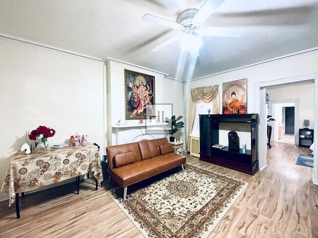 Foto del edificio - Whole Floor 1 Bed + Home Office w Private ...