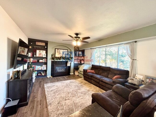 Photo - 17627 Cornish Pl House