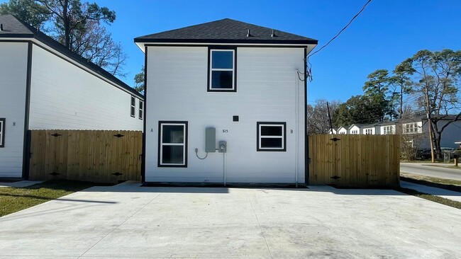 Building Photo - 6011 Wedgefield St