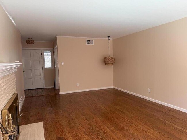Building Photo - 1508 Davis Dr