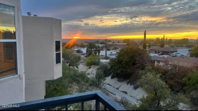 Building Photo - 6254 Escondido Dr