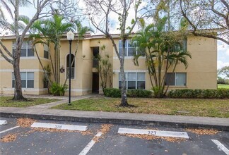 Building Photo - 417 Vista Isles Dr