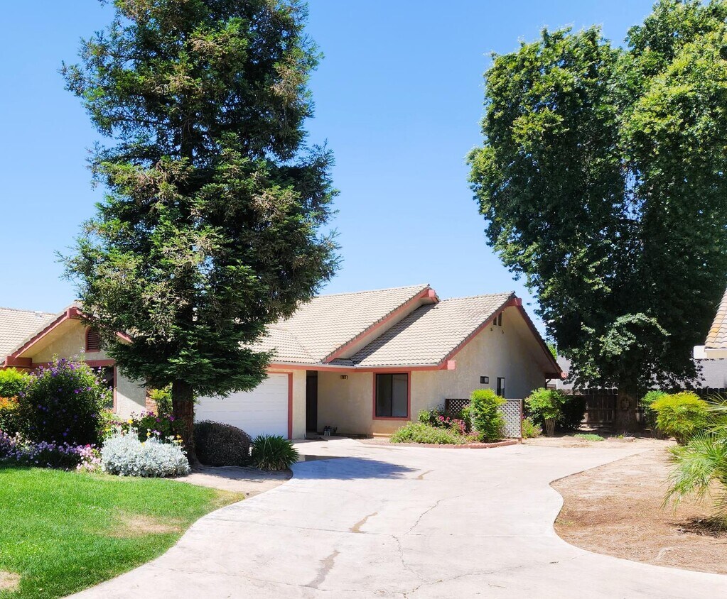 Primary Photo - 5237 E Lyell Ave