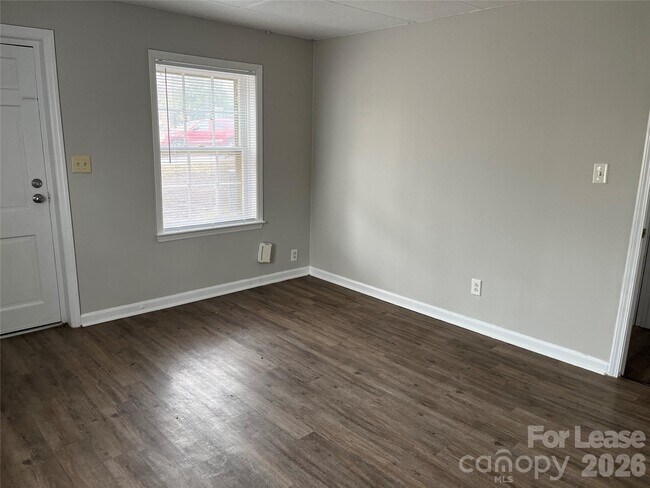 Building Photo - 350 N 6th St