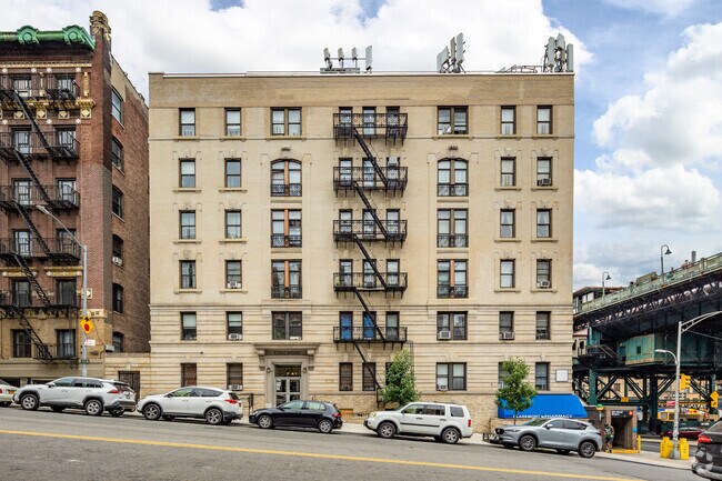 Building Photo - 31 Tiemann Plz