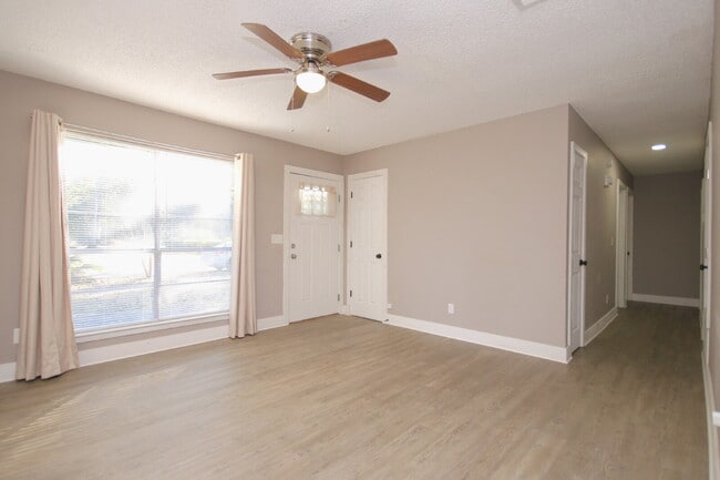 Building Photo - Beautifully Renovated 3-Bed, 1.5-Bath Home with Screened Porch in Desirable Pace Location