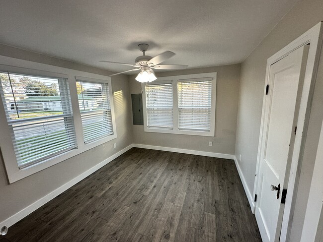 Building Photo - 481 Gouaux Ave