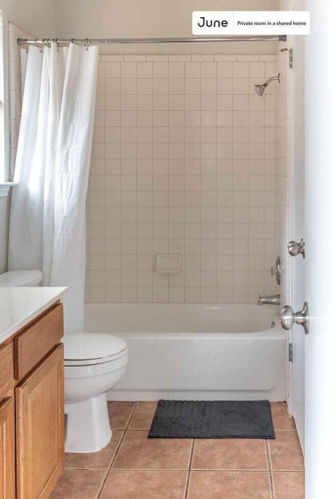 Foto del edificio - Room in Shared 5 bed/2 bath home