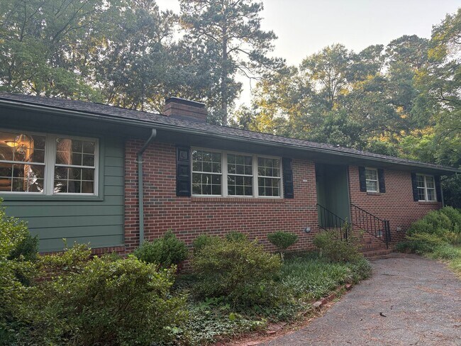 Foto del edificio - Beautiful 3-bed, 2-bath Ranch in South Dur...