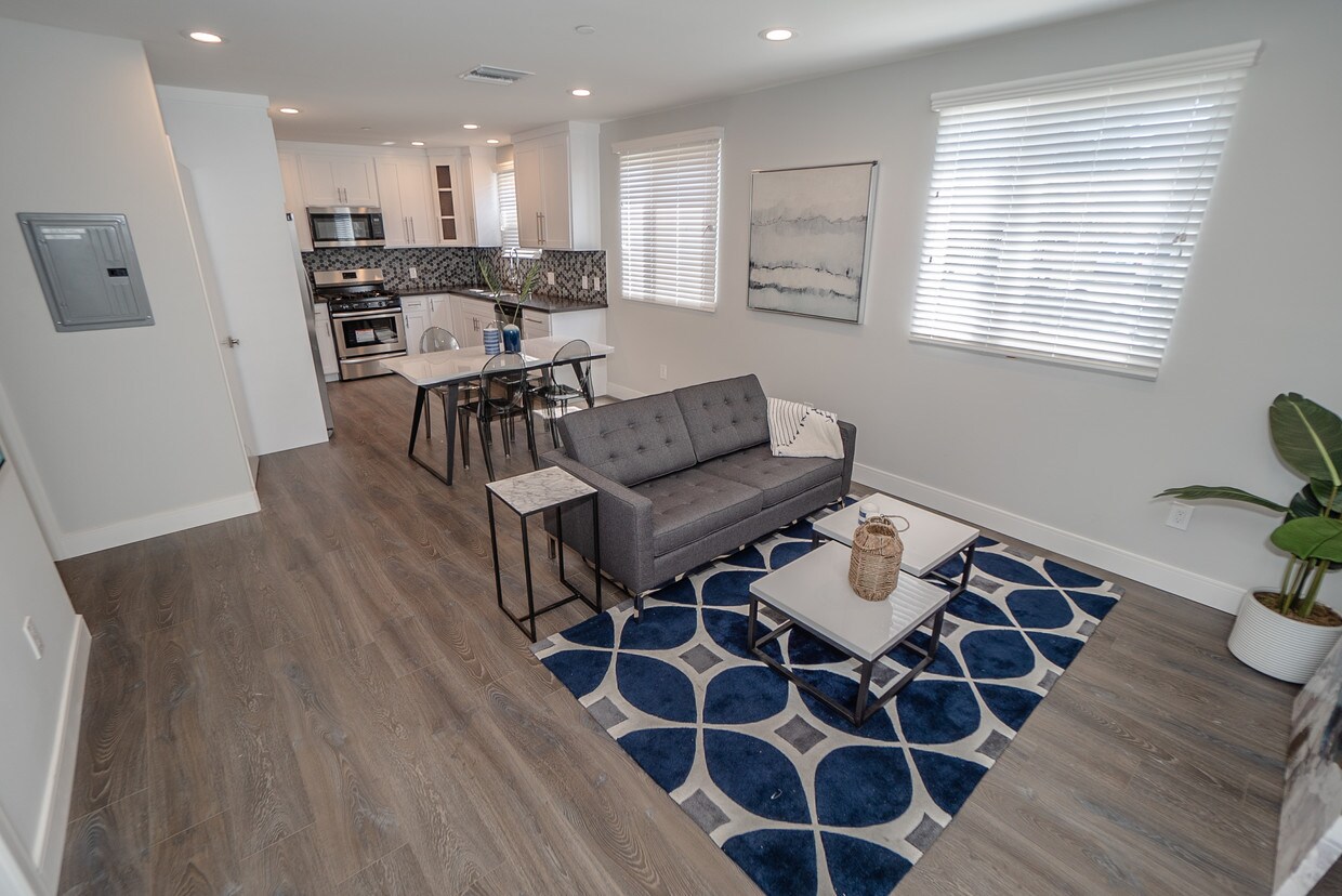 Foto principal - 2635 S La Salle Ave