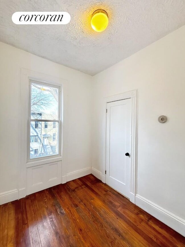 Foto del edificio - 158 Weirfield St