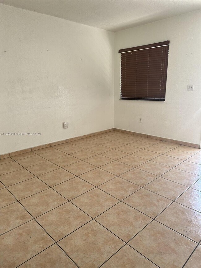 Building Photo - 8100 W 28th Ct