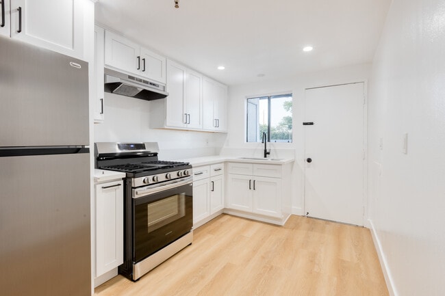 Photo - 3296 Franklin Ave Apartment