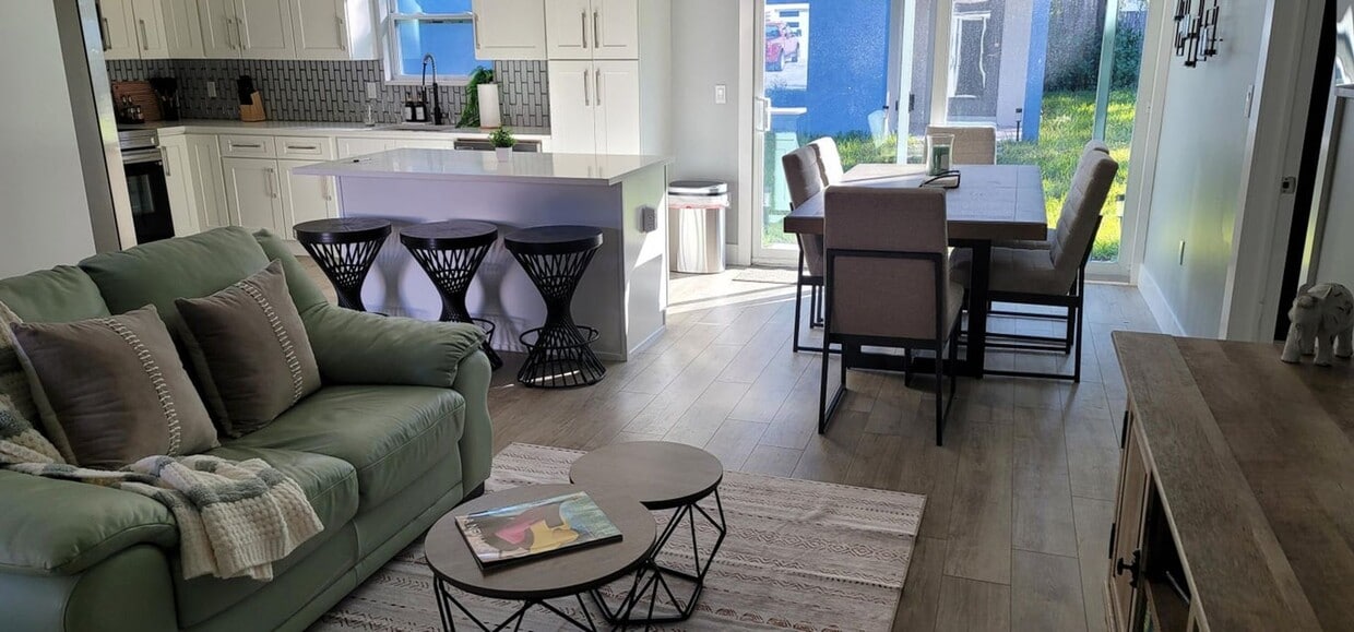 Foto principal - 106 E Chandler Rd