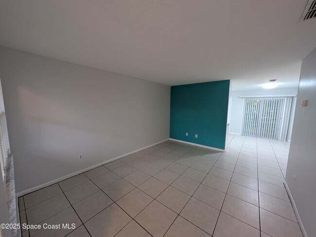 Foto del edificio - 322 Country Ln Dr