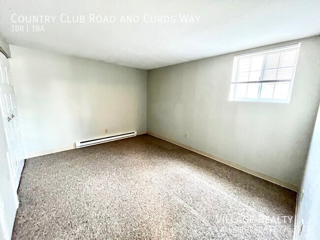 Foto del edificio - 681 Country Club Rd