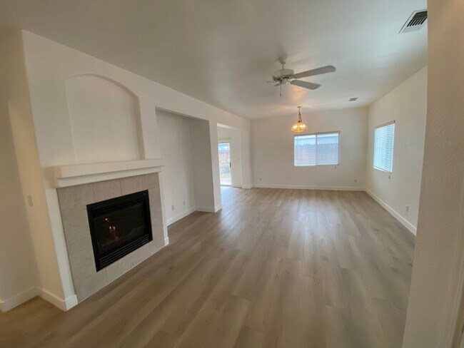 Foto del edificio - Desirable Single-Story 3 Bed, 2 Bath Natom...