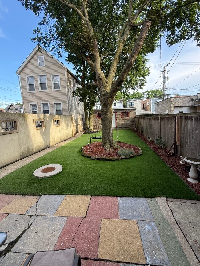 Foto del edificio - 2931 W Belmont Ave