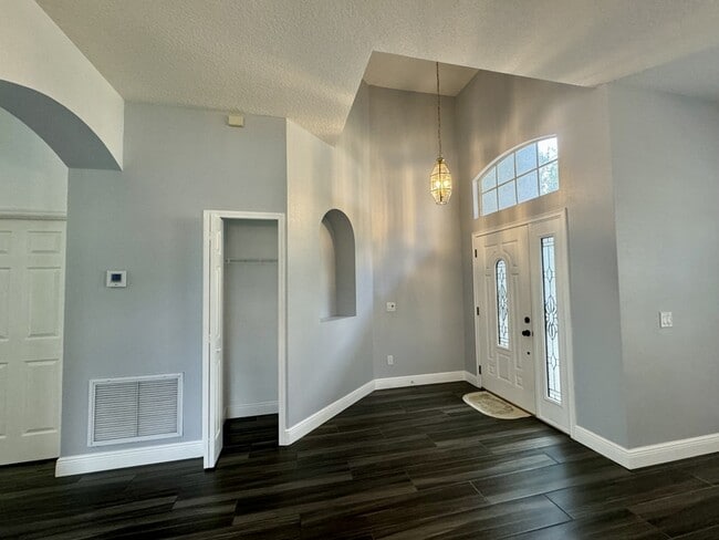 Building Photo - 11056 Dawnview Ln