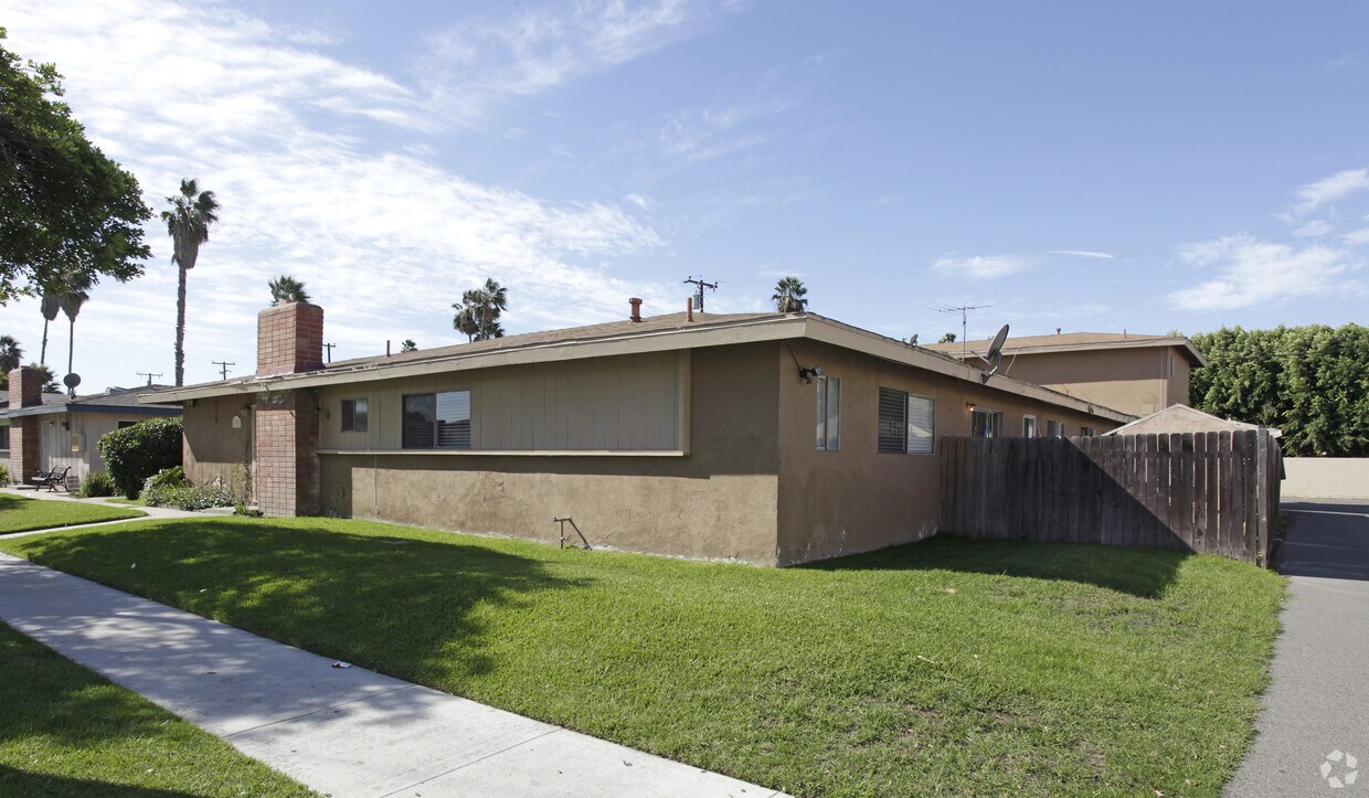 Building Photo - 121 S Laxore St