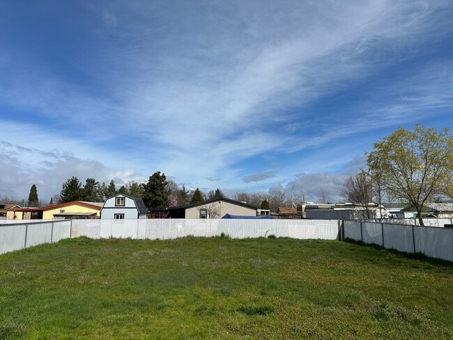 Building Photo - 2641 Falcon St