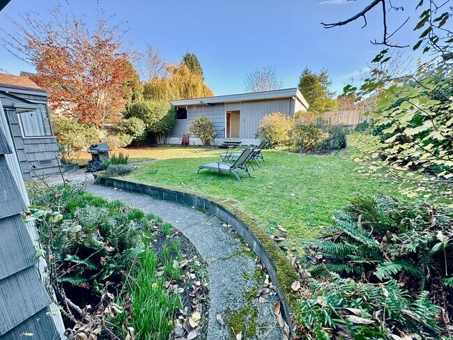 Foto del edificio - Large Mid-Century Charmer in Sunset Hill!