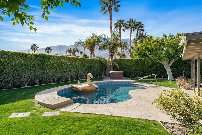 Foto del edificio - 1489 E Francis Dr