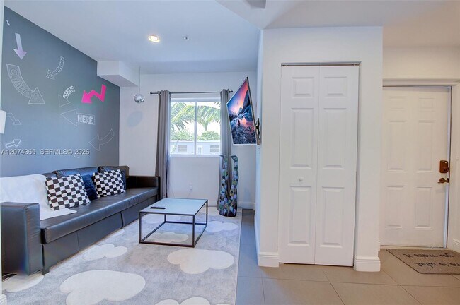 Foto del edificio - 346 NW 35th St