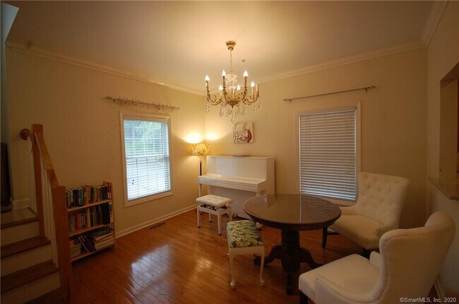 Foto del edificio - 570 Danbury Rd