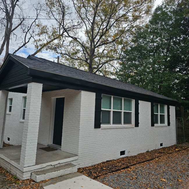 Building Photo - 822 S Kilbourne Rd