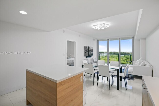Foto del edificio - 16385 Biscayne Blvd