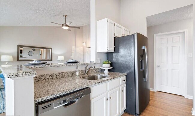 Kitchen - 5640 Wade Ct